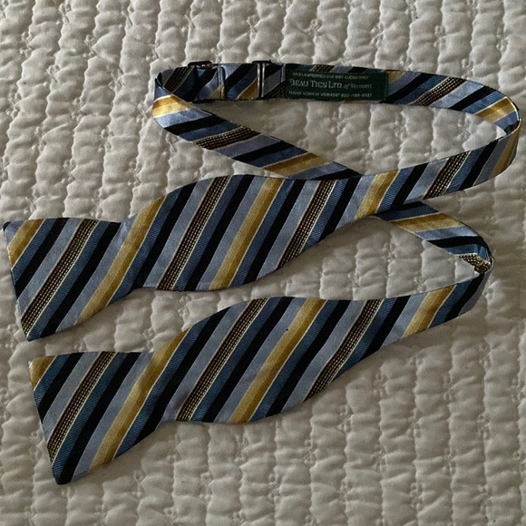 BEAU TIES LTD OF VERMONT Silk Bow Tie - Picture 1 of 2